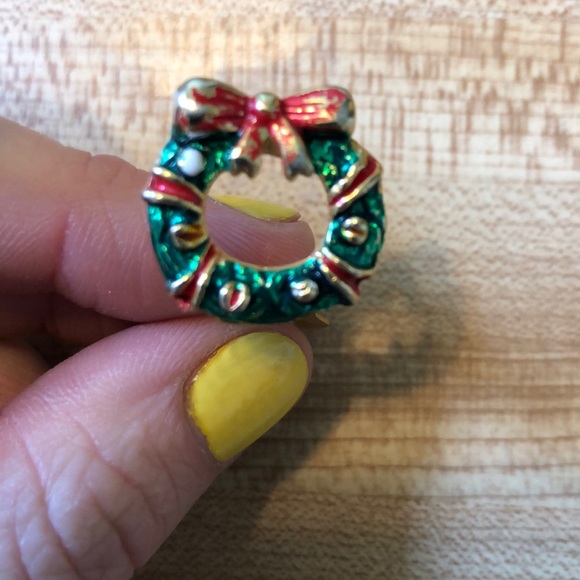 Vintage Christmas Wreath Clip On Earrings - Picture 6 of 6